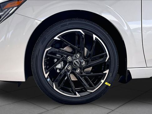 New 2026 Nissan Sentra SR w/ Floor Mat Package FWD image 9