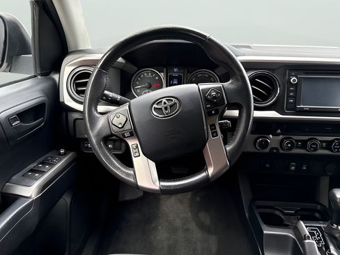 Used 2018 Toyota Tacoma SR5 AWD/4WD image 22