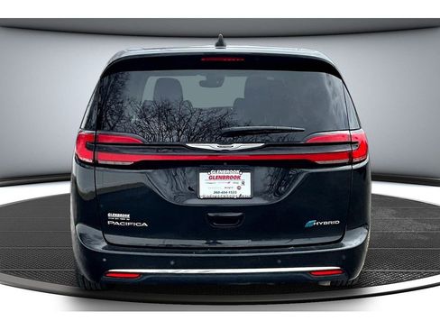 Used 2023 Chrysler Pacifica Limited FWD image 6