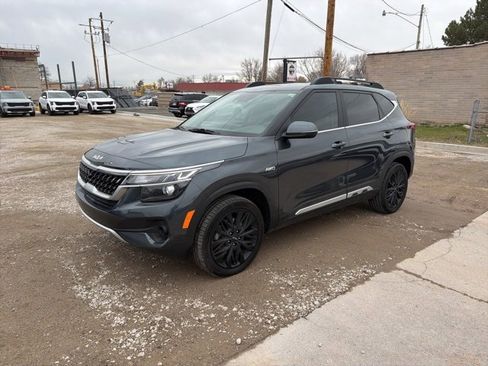 Certified 2022 Kia Seltos Nightfall Edition image 2