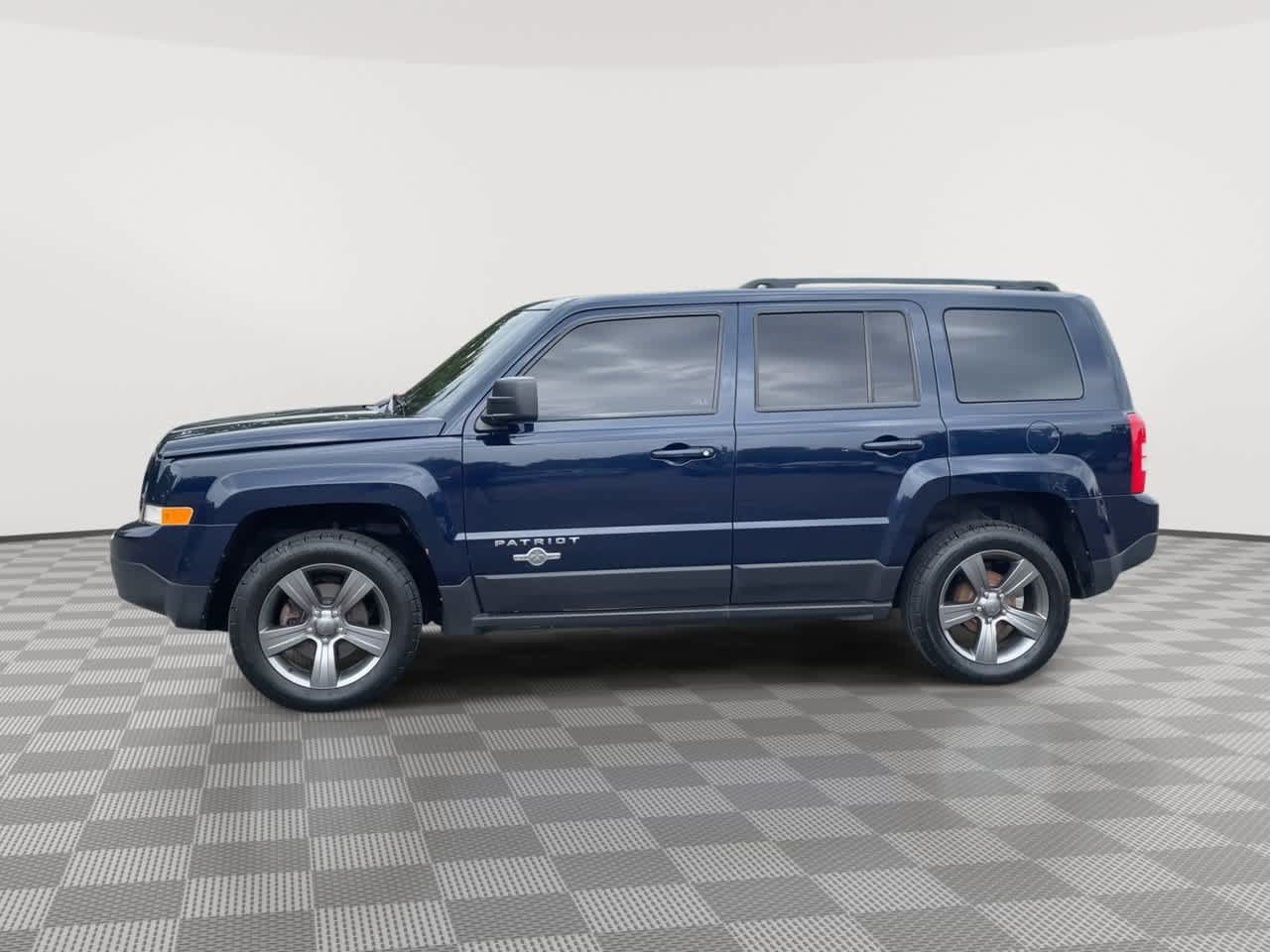 Used 2014 Jeep Patriot Latitude w/ Freedom Edition Package FWD image 5