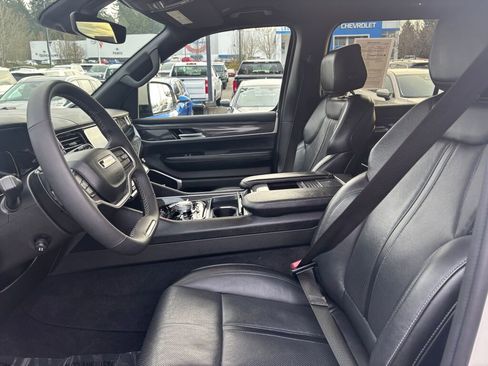 Used 2022 Jeep Wagoneer Series III w/ Flexible Seating Group image 16