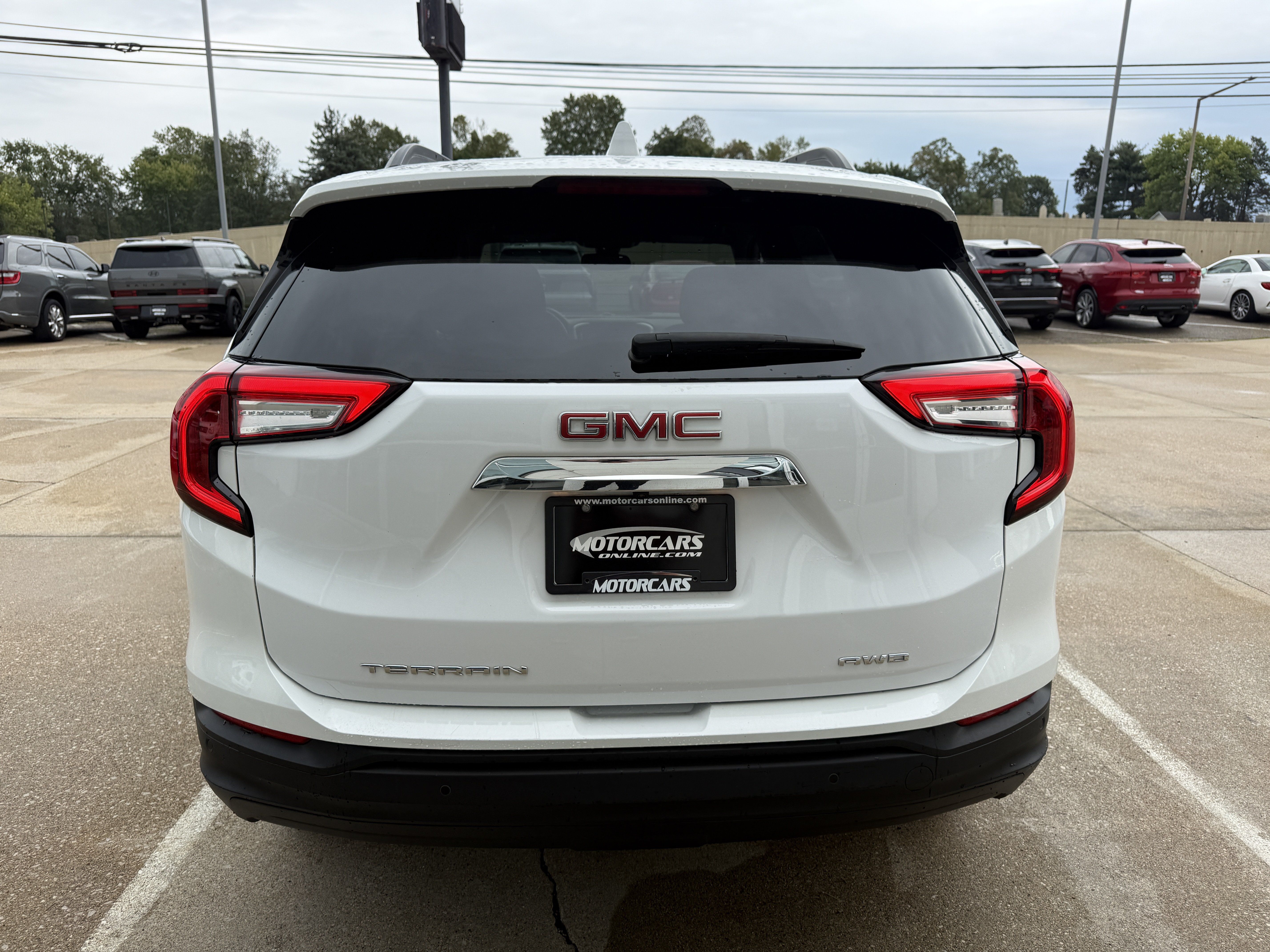 Used 2023 GMC Terrain SLE w/ Driver Convenience Package AWD/4WD image 4