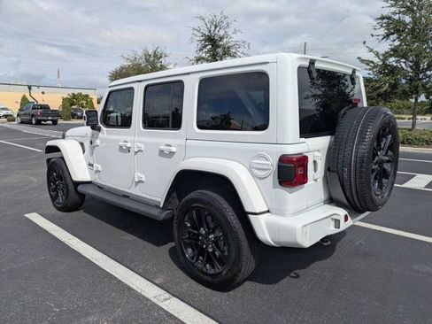 Used 2021 Jeep Wrangler Unlimited Sahara AWD/4WD image 5