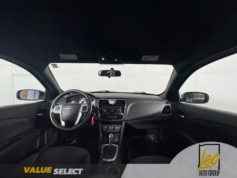 Used 2014 Chrysler 200 Touring FWD image 10