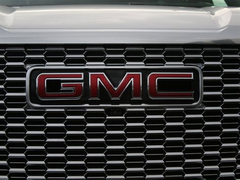 Used 2024 GMC Yukon XL Denali Ultimate AWD/4WD image 13