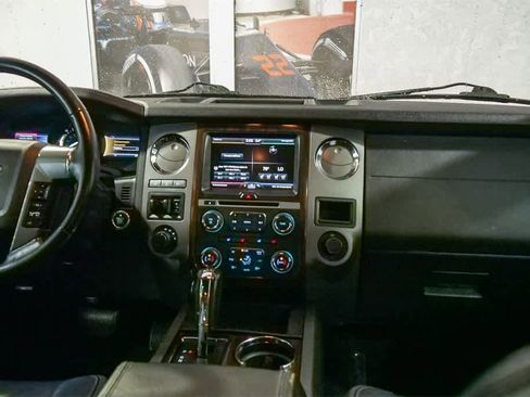 Used 2015 Ford Expedition Platinum image 12