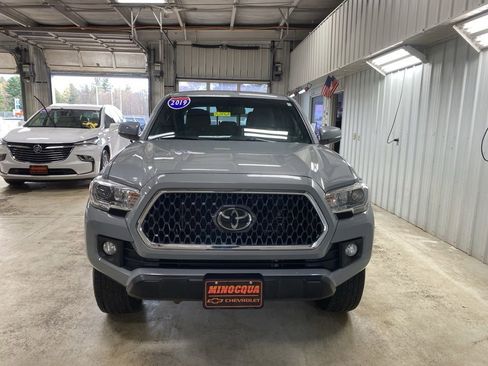 Used 2019 Toyota Tacoma TRD Off-Road AWD/4WD image 5