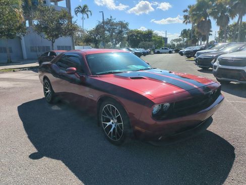 Used 2014 Dodge Challenger R/T image 2