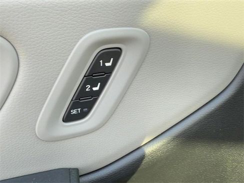 Used 2023 Honda Pilot Touring image 16