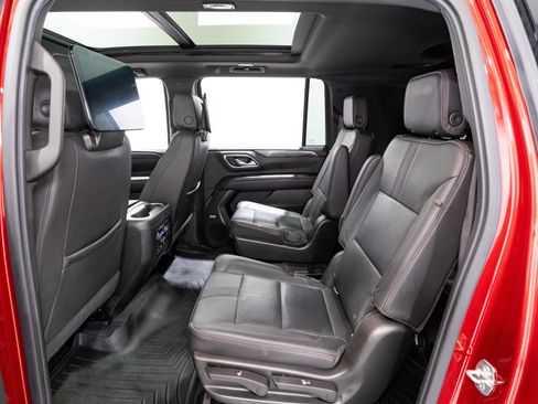 Used 2021 Chevrolet Suburban RST w/ Luxury Package AWD/4WD image 33
