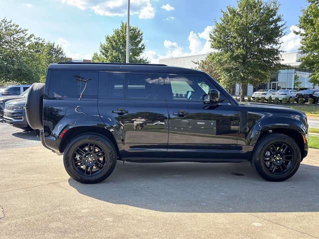 Used 2025 Land Rover Defender 110 X-Dynamic SE AWD/4WD image 2
