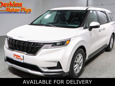 Used 2023 Kia Carnival LX FWD image 1