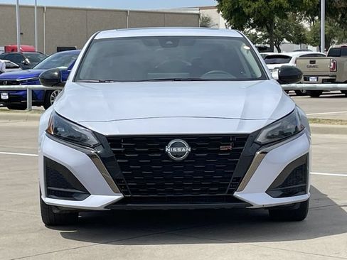 Used 2023 Nissan Altima 2.5 SR w/ SR Premium Package FWD image 7