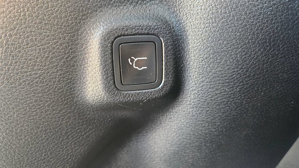 Used 2017 Jeep Compass Latitude w/ Popular Equipment Group AWD/4WD image 17