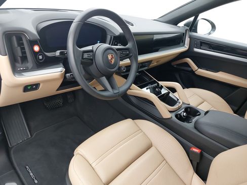 Certified 2026 Porsche Cayenne Coupe AWD/4WD image 4