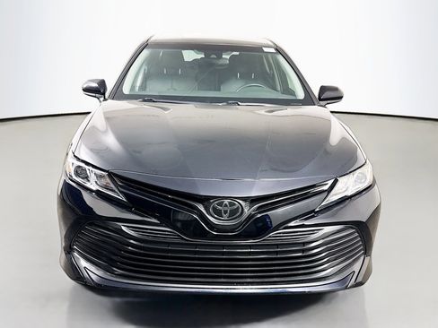 Used 2020 Toyota Camry LE image 2