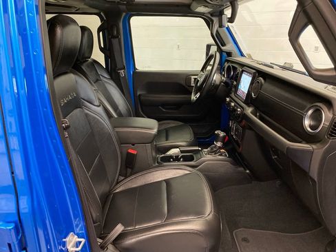 Used 2022 Jeep Wrangler Unlimited Sahara AWD/4WD image 27