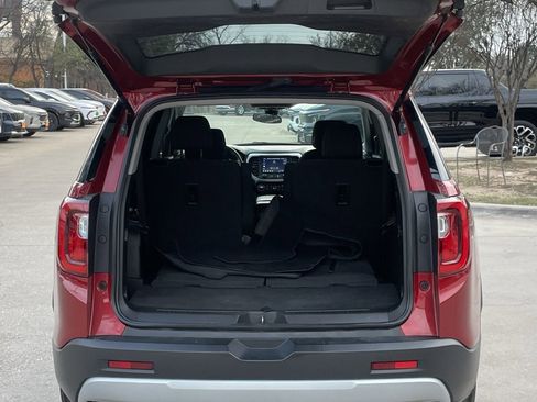 Used 2023 GMC Acadia SLE image 25