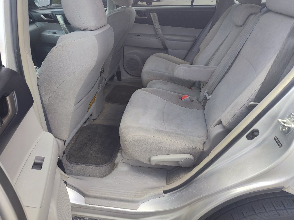 Used 2010 Toyota Highlander Sport w/ Extra Value Pkg 4 FWD image 12