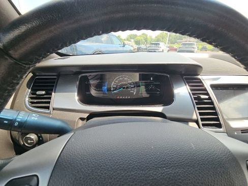 Used 2017 Ford Taurus SEL w/ Equipment Group 201A FWD image 19