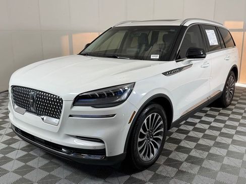 Used 2023 Lincoln Aviator 2WD w/ Premium Package image 2