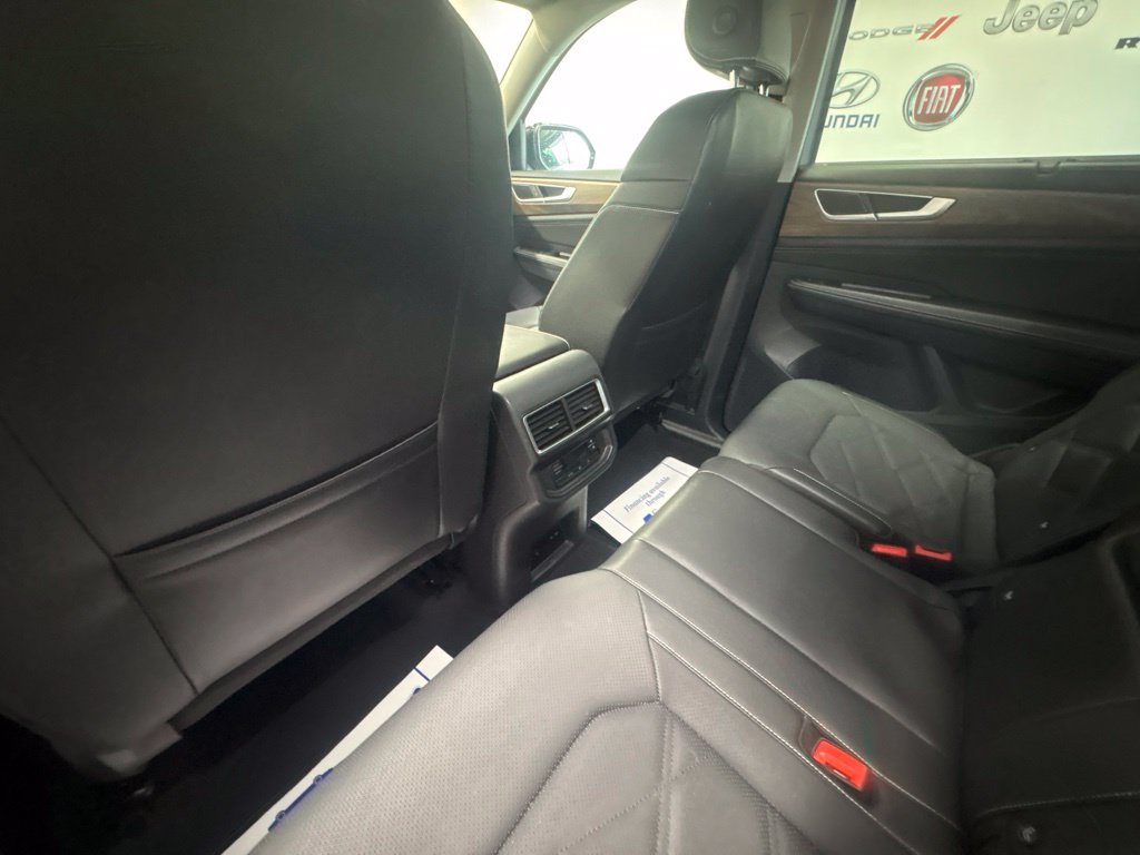 Used 2025 Volkswagen Atlas SE AWD/4WD image 16