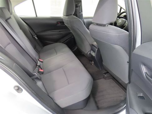 Used 2025 Toyota Corolla LE FWD image 30