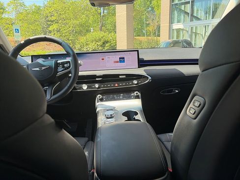 Certified 2026 Genesis GV70 2.5T Select image 5