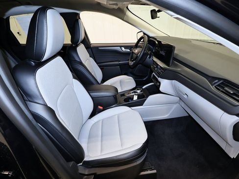 Certified 2024 Ford Escape SE image 16