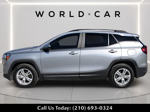 Used 2023 GMC Terrain SLE w/ Driver Convenience Package FWD image 4