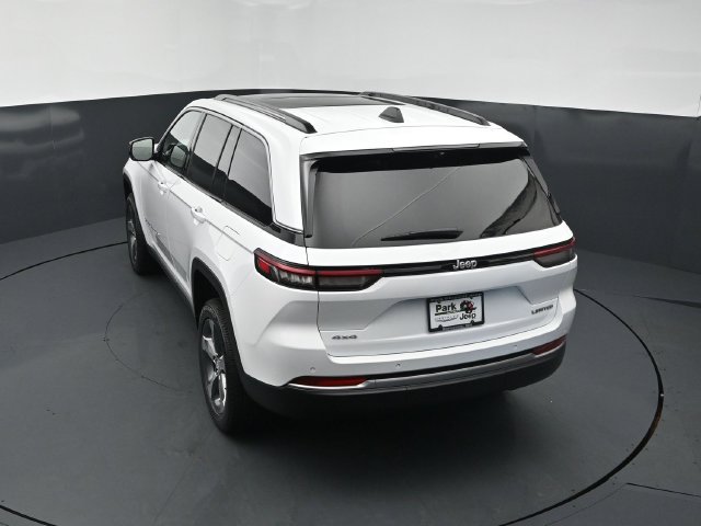 New 2026 Jeep Grand Cherokee Limited w/ Luxury Tech Group II AWD/4WD image 16