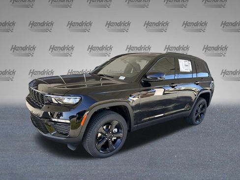 New 2025 Jeep Grand Cherokee Limited w/ Black Appearance Package image 4