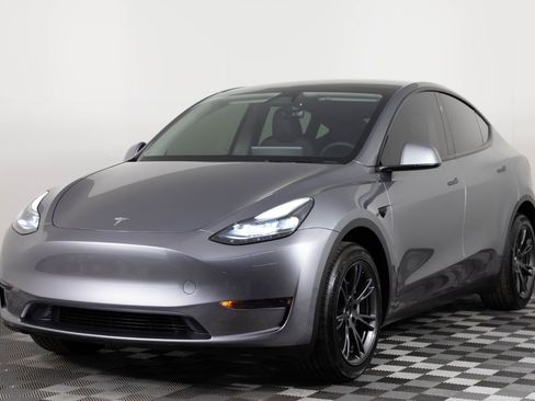 Used 2025 Tesla Model Y Long Range RWD image 2