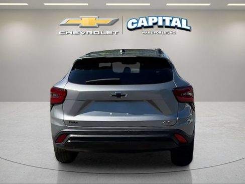 Used 2024 Chevrolet Trax RS w/ Sunroof Package FWD image 4