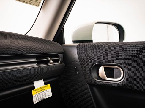 Certified 2025 MINI Cooper S image 32