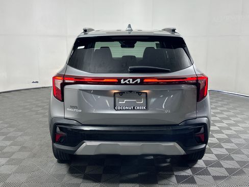 Used 2025 Kia Seltos EX FWD image 4