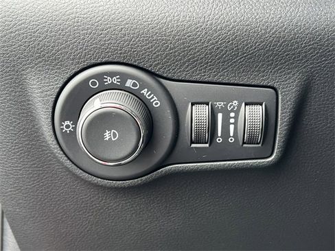 New 2025 Jeep Compass Limited image 16