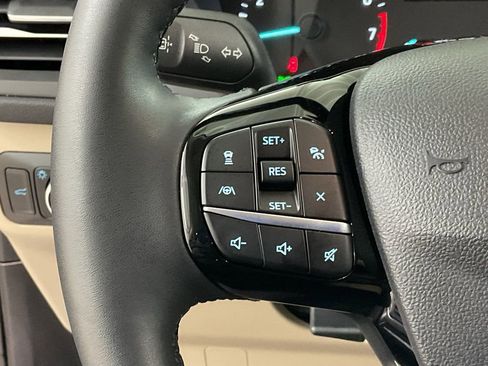 Used 2022 Ford Escape SEL image 9