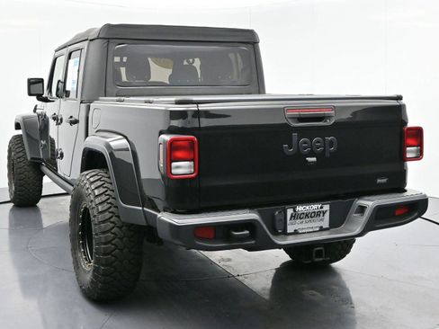 Used 2021 Jeep Gladiator Willys image 6