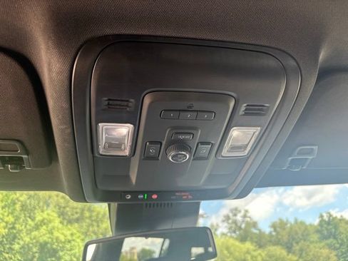 Used 2024 Chevrolet Suburban Z71 w/ Luxury Package AWD/4WD image 5
