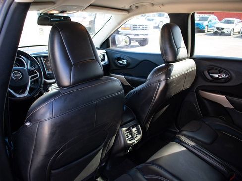 Used 2018 Jeep Cherokee Latitude Plus image 32