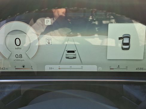 Certified 2025 Genesis G90 3.5T image 25