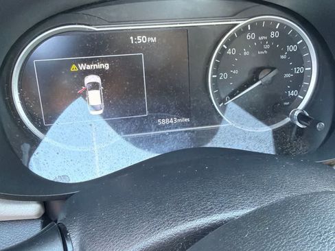 Used 2022 Nissan Versa SV FWD image 7