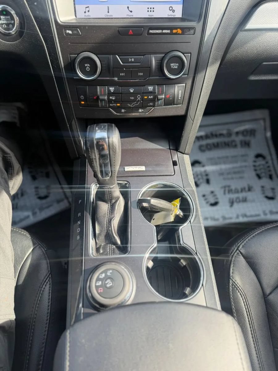 Used 2018 Ford Explorer XLT w/ Equipment Group 202A AWD/4WD image 15