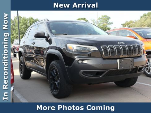 Used 2019 Jeep Cherokee Trailhawk w/ Cold Weather Group AWD/4WD image 1