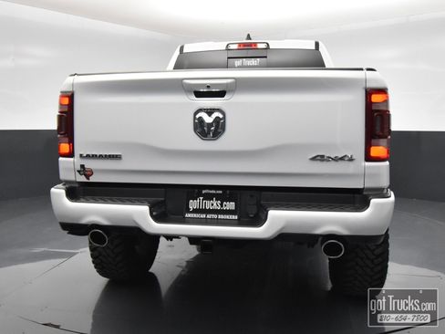 Used 2024 RAM 1500 Laramie AWD/4WD image 6