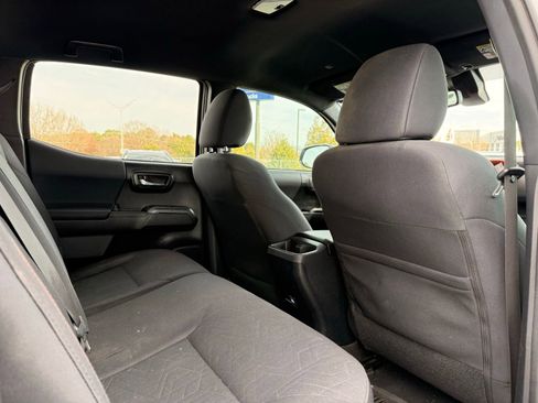 Used 2019 Toyota Tacoma TRD Off-Road image 29