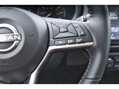 Used 2023 Nissan Kicks SR w/ SR Premium Package FWD image 16