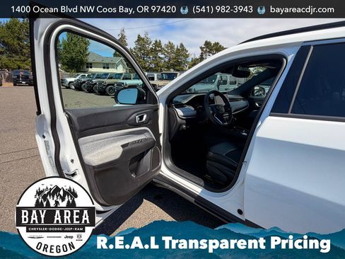 Used 2024 Jeep Compass Latitude AWD/4WD image 10